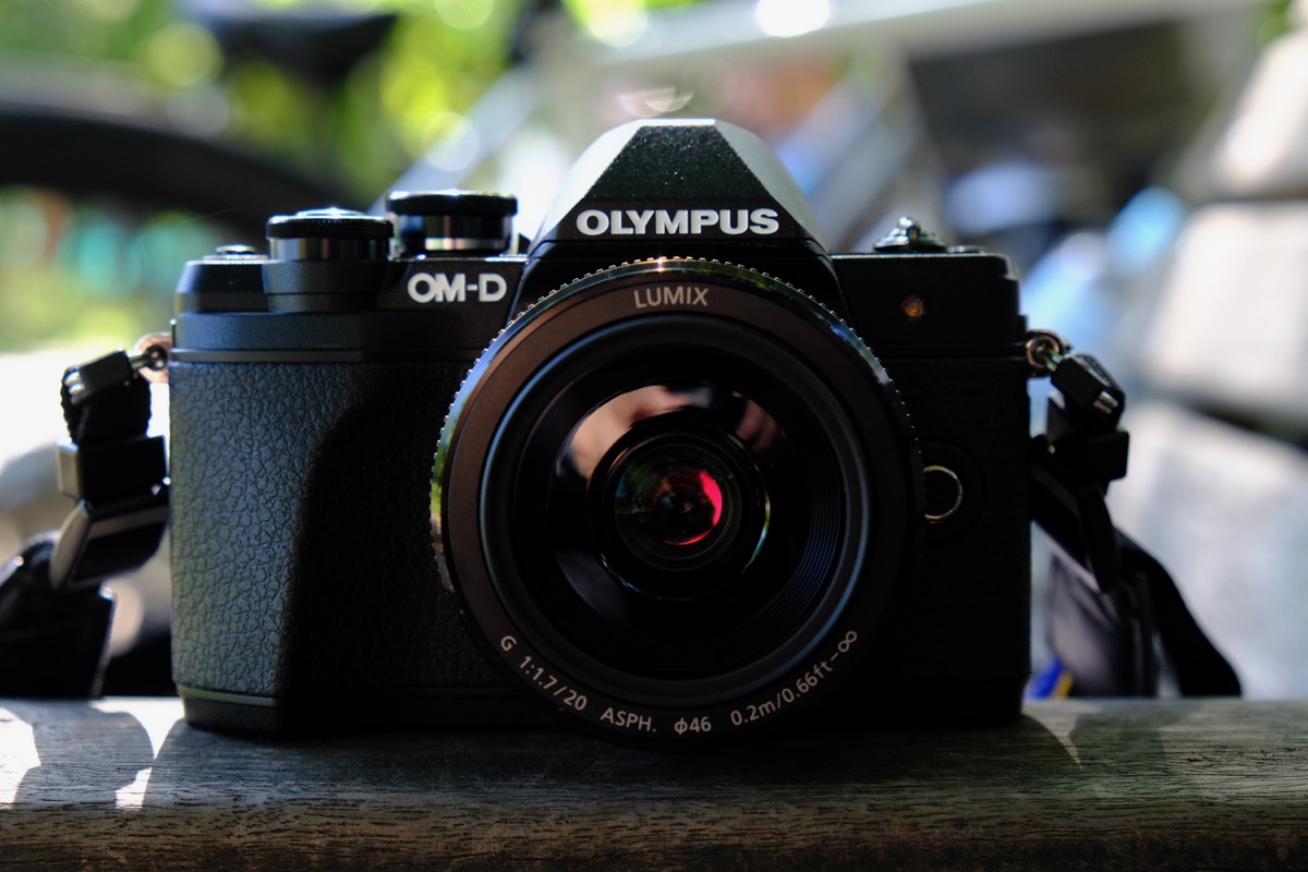 カメラ デジタルカメラ OLYMPUS OM-D E-M10 Mark III サイクリングに好適なエントリー向け高 