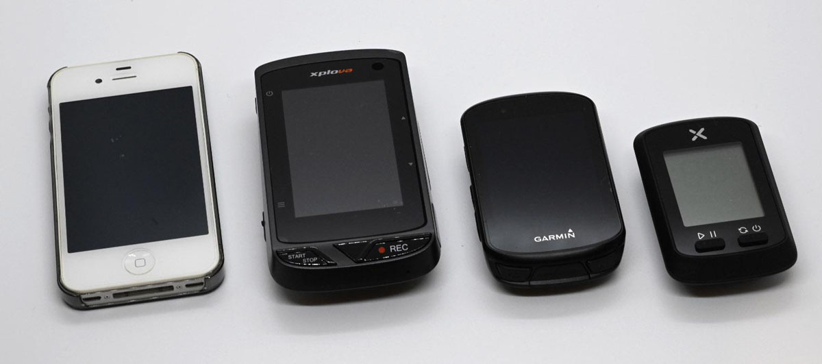 左からiPhone4s、Xplova X5 EVO、Garmin Edge530、XOSS G+