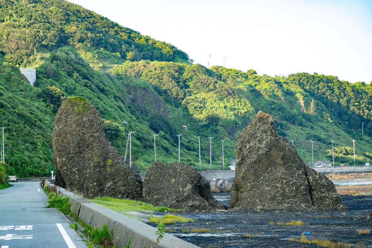 佐渡島の潜岩（キリン岩）