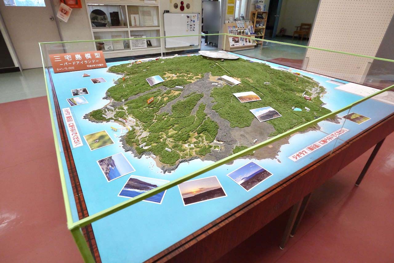 三宅島の郷土資料館にある島の3D模型